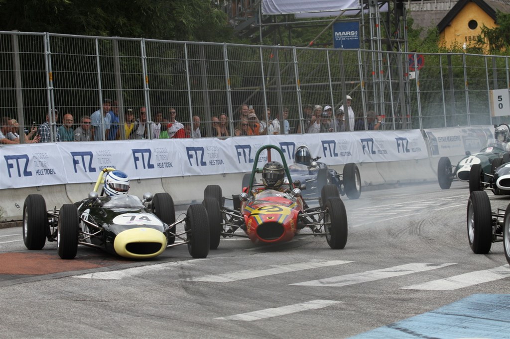 Starten er gået – og der bliver gået til stålet.
(Foto: Motorsporten.dk)